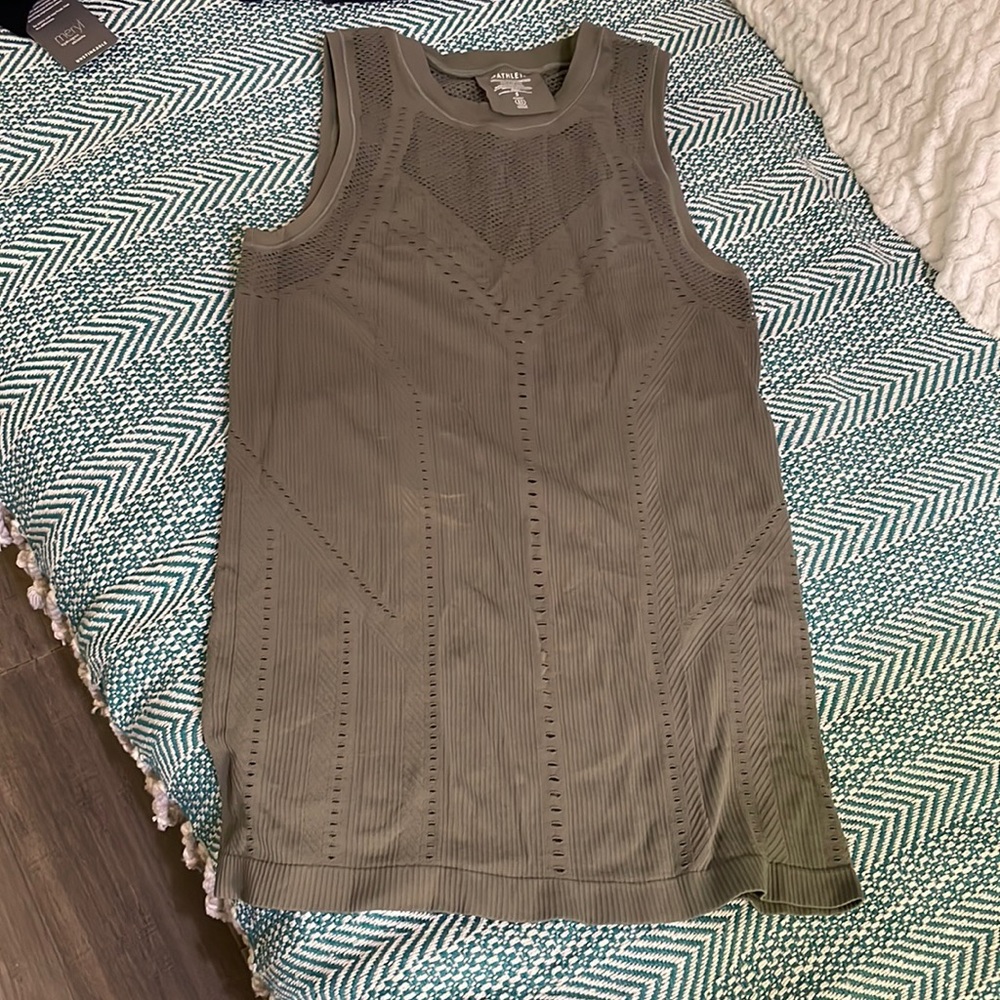 NWOT Athleta olive oxygen tank size small